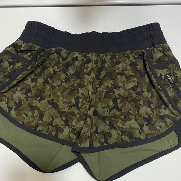 Shorts - Picture 3 of 4